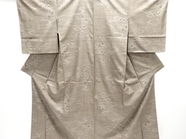 未使用品　雲に花唐草模様織り出し本場泥大島紬着物(9マルキ)